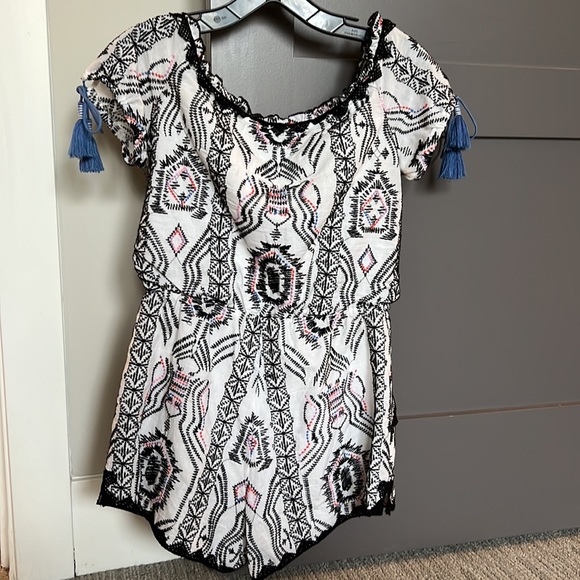 Saylor Romper - Picture 2 of 3